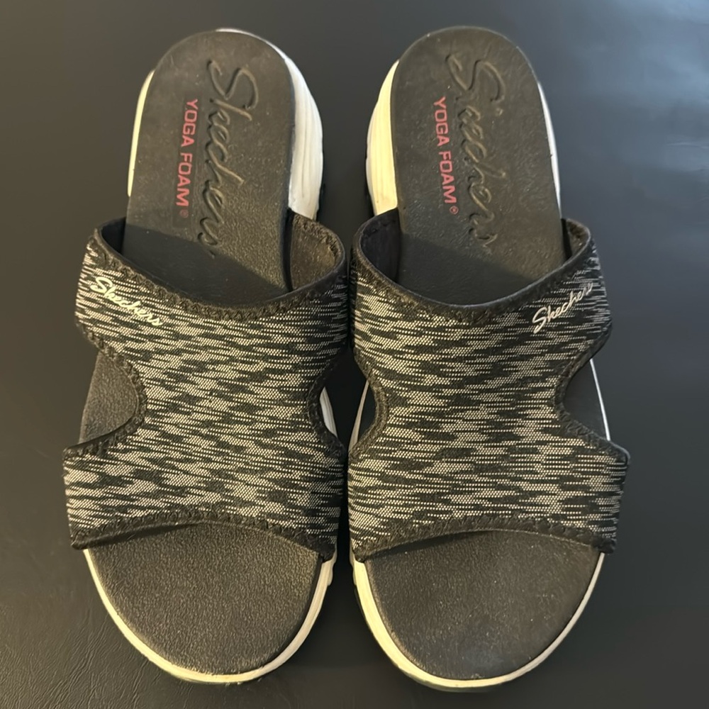 Skechers - Size 9 - YOGA FOAM Summer Sandals / Pool Slides Women’s Comfort
